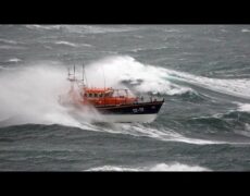 Descubre el fascinante turismo de buceo en el Mar de Irlanda en Gales: un viaje submarino inolvidable