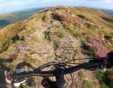 Descubre el emocionante turismo de montaña en los Brecon Beacons de Gales: una aventura en bici que no te puedes perder