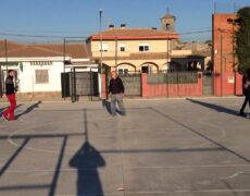 Descubre la tradición del Juego de Llençol en una emocionante feria galesa: Una experiencia imperdible para los amantes del turismo y los viajes