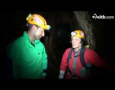 Descubre la impresionante espeleología en las Cuevas de Dan-yr-Ogof en Gales: una aventura turística imperdible