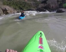 Descubre la aventura del kayak en el río Usk en Gales: Una experiencia imperdible para los amantes del turismo y los viajes