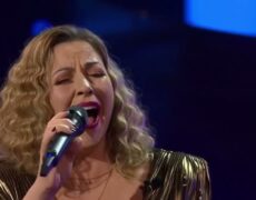 Descubre el encanto de la música pop en galés e inglés con estos artistas de renombre en Gales: Charlotte Church y Tom Jones