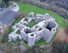 Descubre el encanto medieval de Weobley Castle en Llanrhidian: un imprescindible para tu próximo viaje de turismo histórico