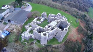 Descubre el encanto medieval de Weobley Castle en Llanrhidian: un imprescindible para tu próximo viaje de turismo histórico